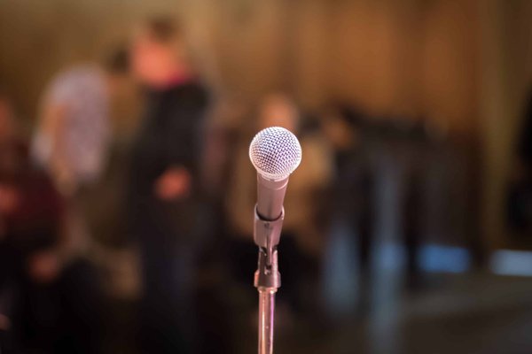 Quels sont les meilleurs trucs pour enseigner l'espagnol à travers des chansons populaires?