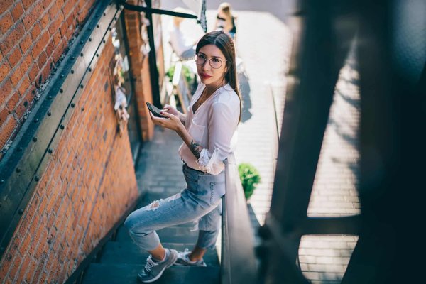 Quelles sont les étapes pour créer un spectacle de danse inspiré par des événements historiques?